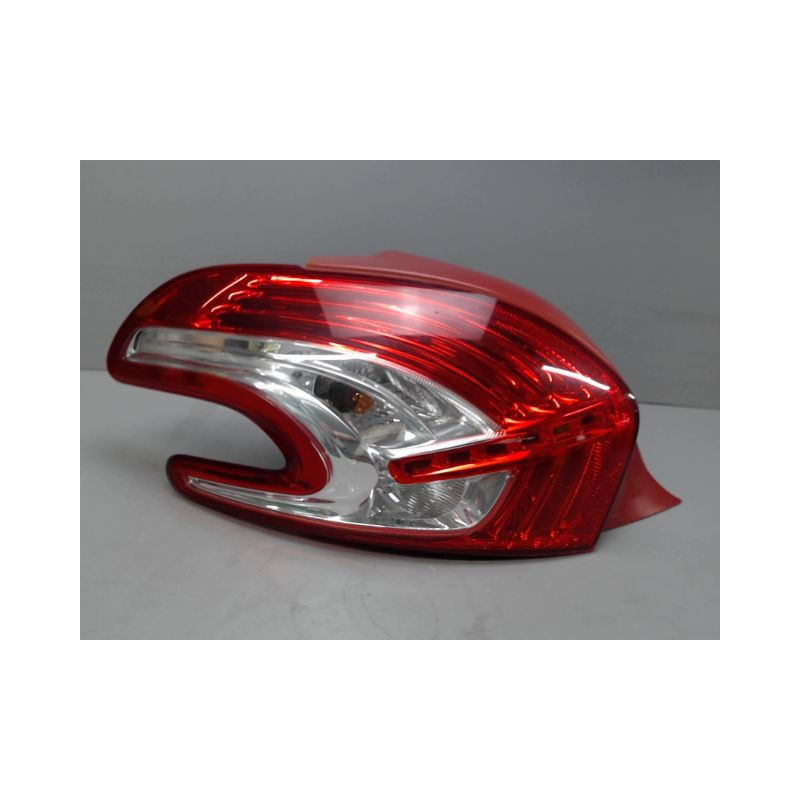 FEU ARRIERE GAUCHE  PEUGEOT 208
