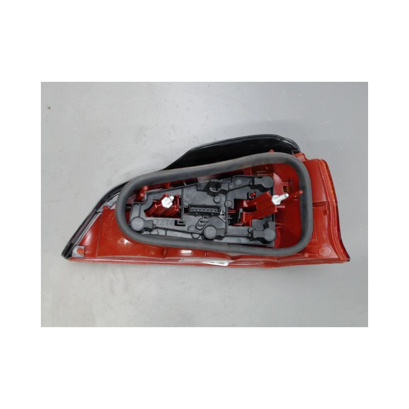 FEU ARRIERE GAUCHE  PEUGEOT 106