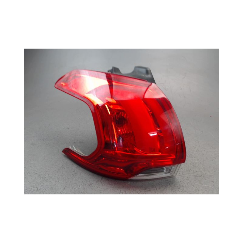 FEU ARRIERE DROIT PEUGEOT 2008