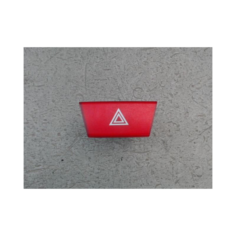 BOUTON DE WARNING PEUGEOT 107