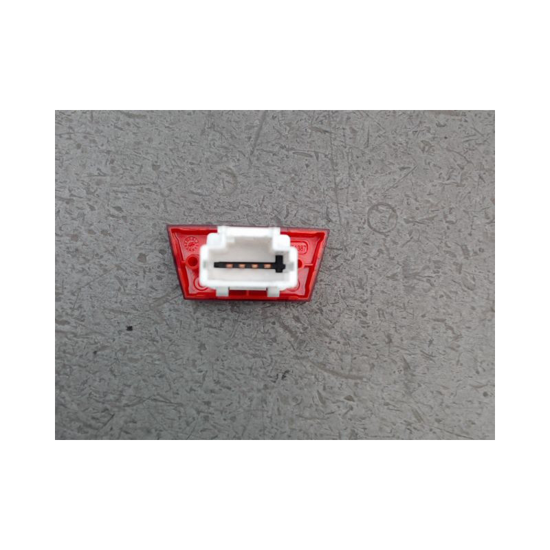 BOUTON DE WARNING PEUGEOT 107
