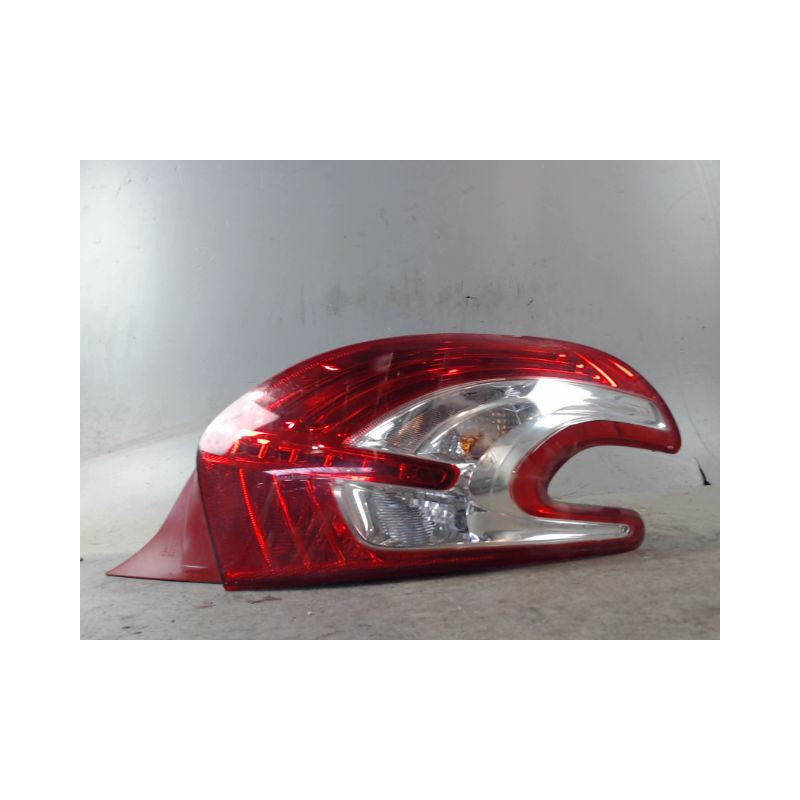 FEU ARRIERE DROIT PEUGEOT 208