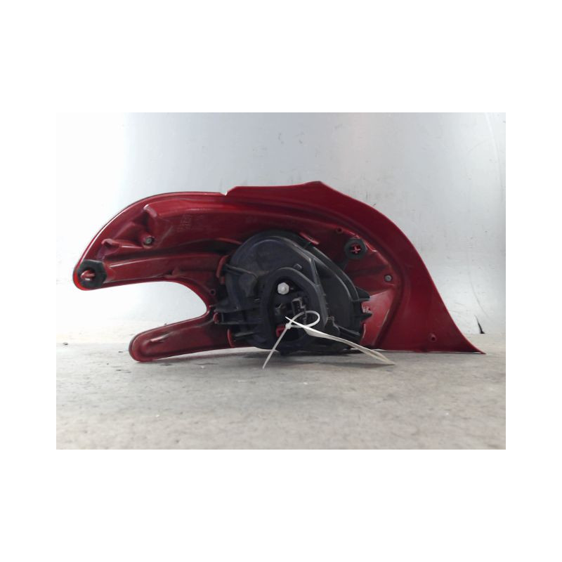 FEU ARRIERE DROIT PEUGEOT 208