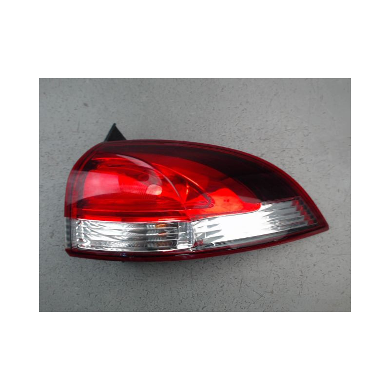 FEU ARRIERE DROIT RENAULT CLIO