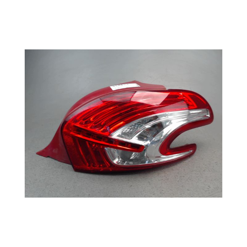 FEU ARRIERE DROIT PEUGEOT 208