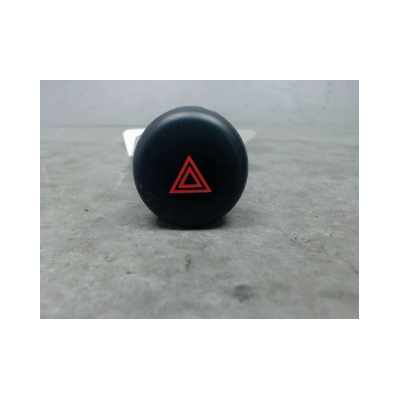 BOUTON DE WARNING NISSAN JUKE