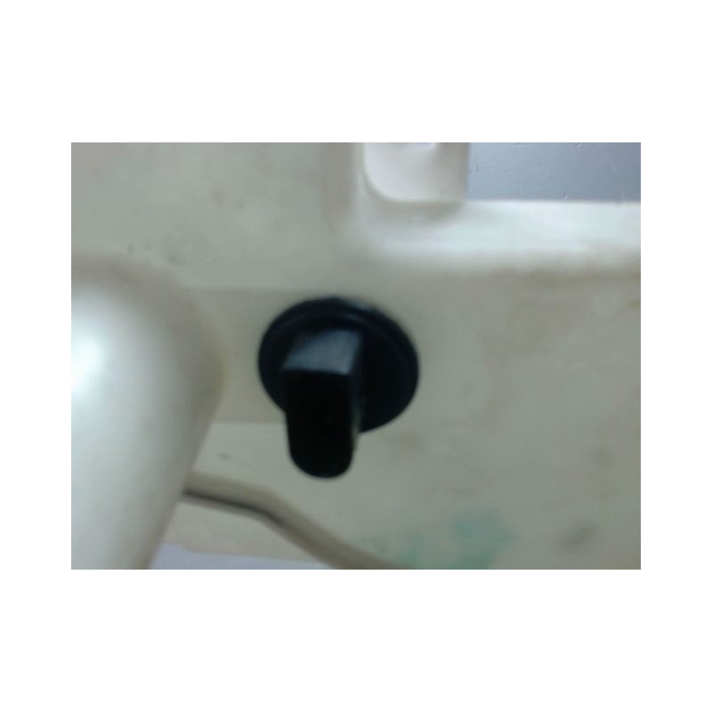 RESERVOIR LAVE-GLACE AVANT VOLKSWAGEN PASSAT 2005-