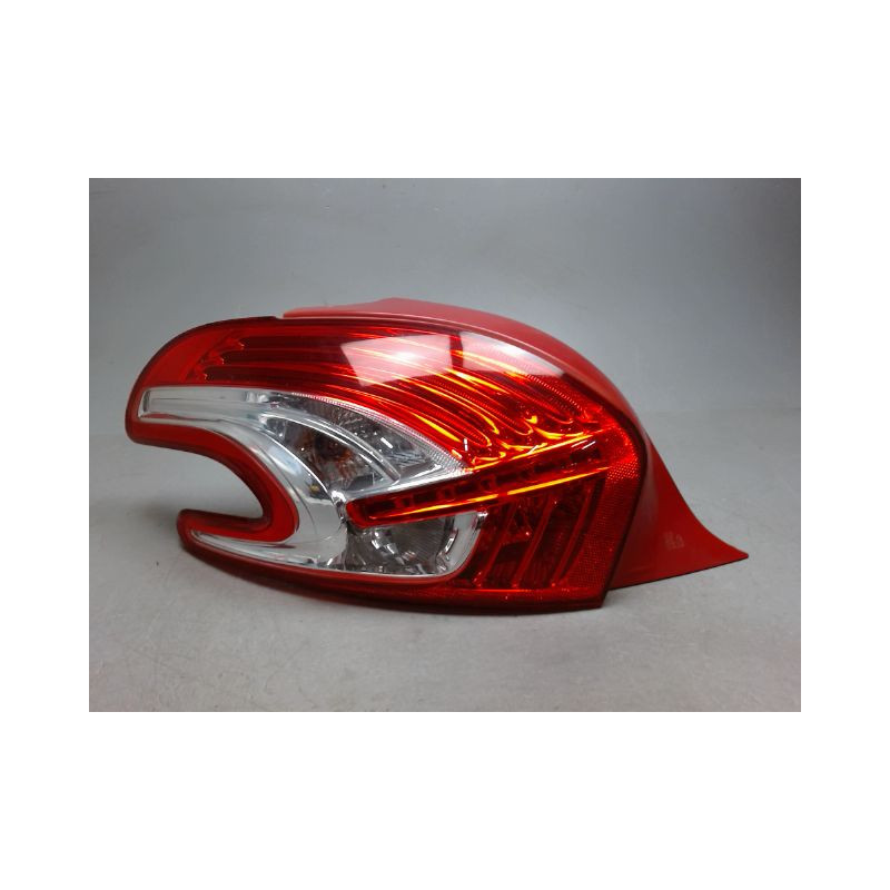 FEU ARRIERE GAUCHE  PEUGEOT 208