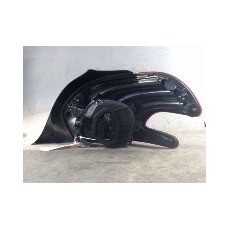 FEU ARRIERE GAUCHE  PEUGEOT 208