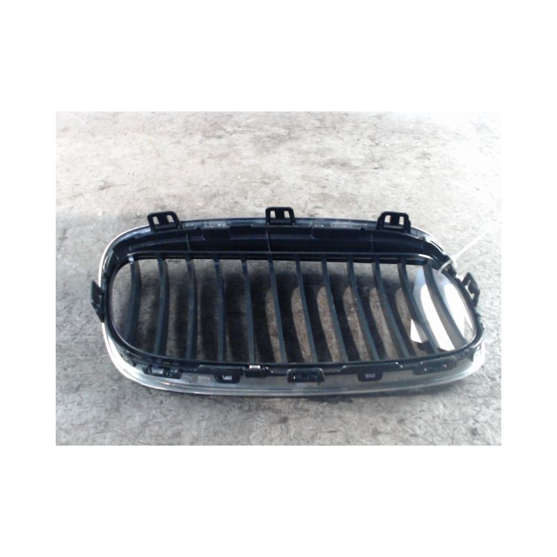 GRILLE CALANDRE GAUCHE B.M.W. SERIE 2