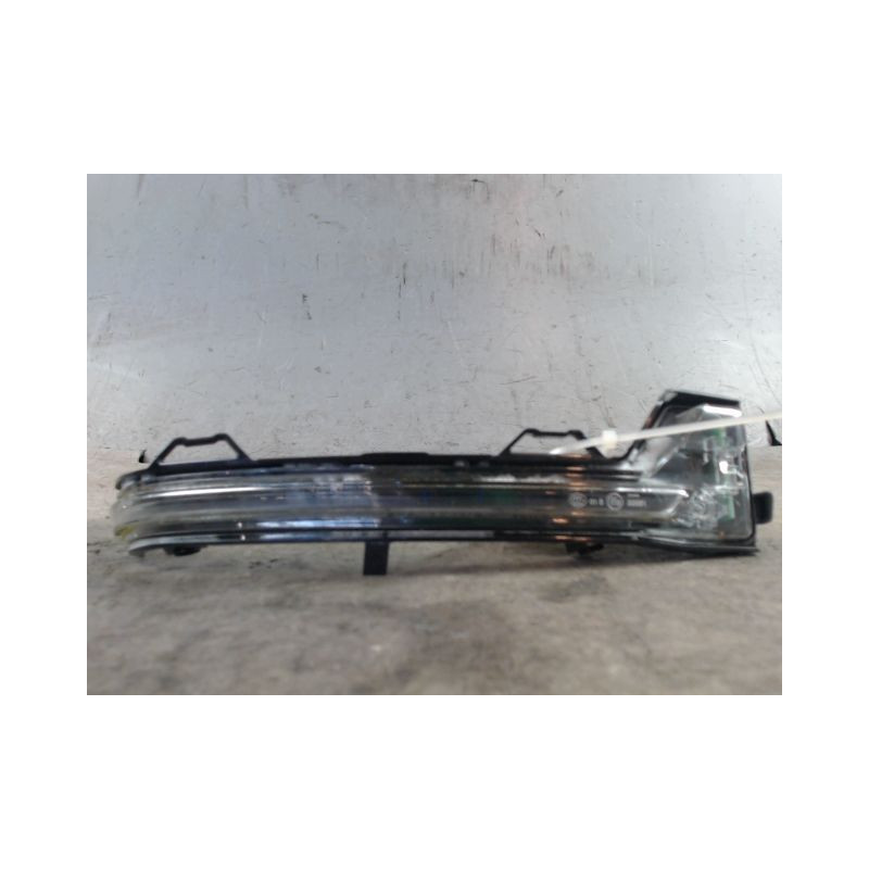 REPETITEUR RETROVISEUR DROIT PEUGEOT 208