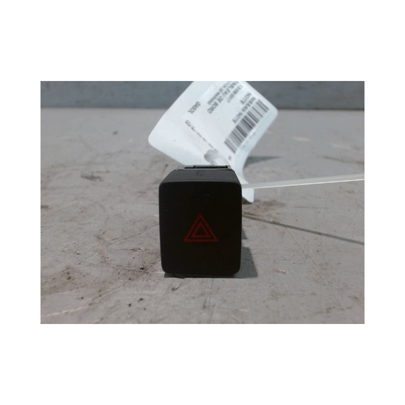BOUTON DE WARNING NISSAN NOTE