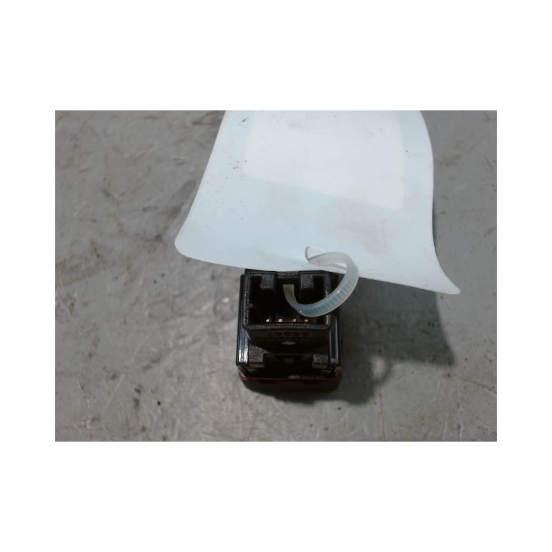 BOUTON DE WARNING NISSAN NOTE