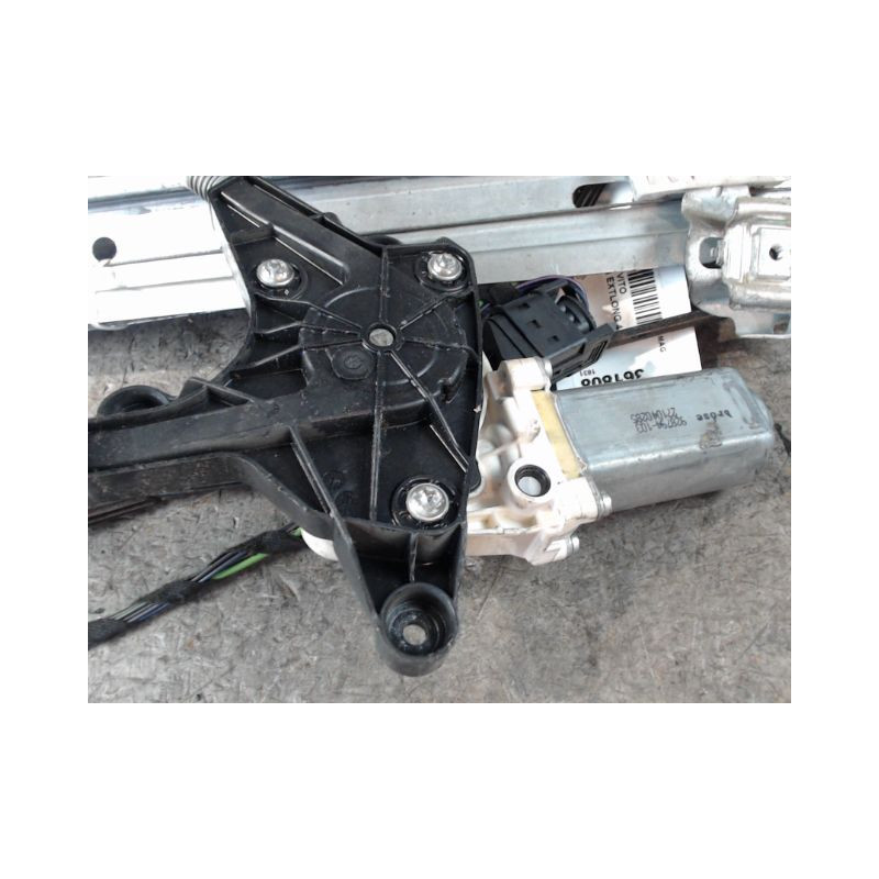 MECANISME+MOTEUR LEVE-GLACE AVANT DROIT MERCEDES VITO COMBI EXTLONG 03-