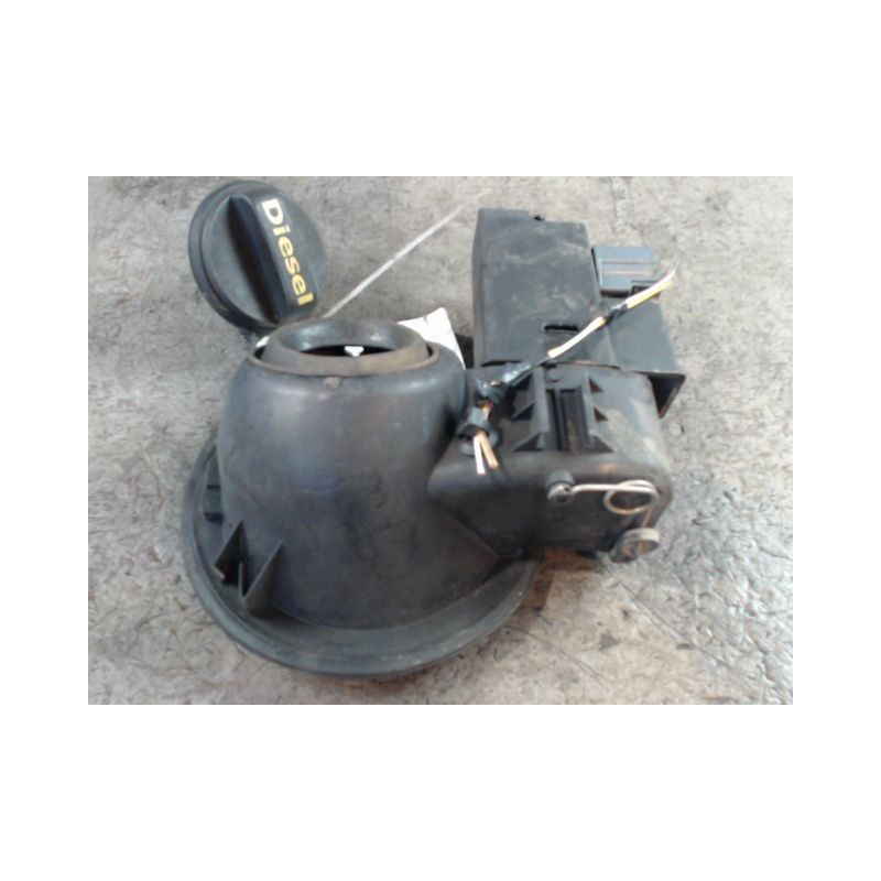 VOLET DE TRAPPE CARBURANT FORD FOCUS 04-07