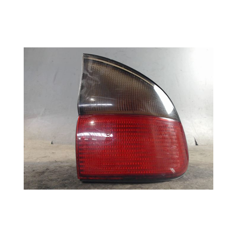 FEU ARRIERE DROIT RENAULT SAFRANE 96 -2000