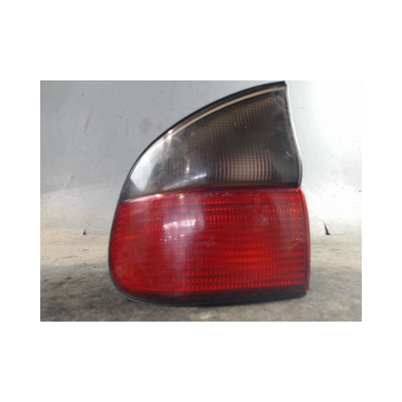 FEU ARRIERE GAUCHE  RENAULT SAFRANE 96 -2000