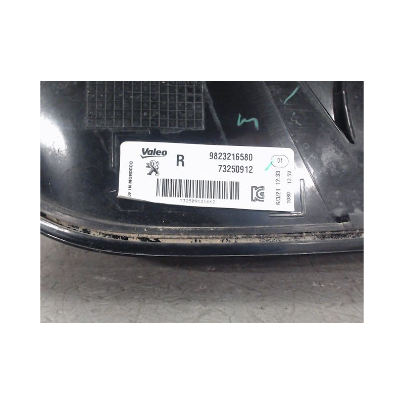 FEU ARRIERE DROIT PEUGEOT 208