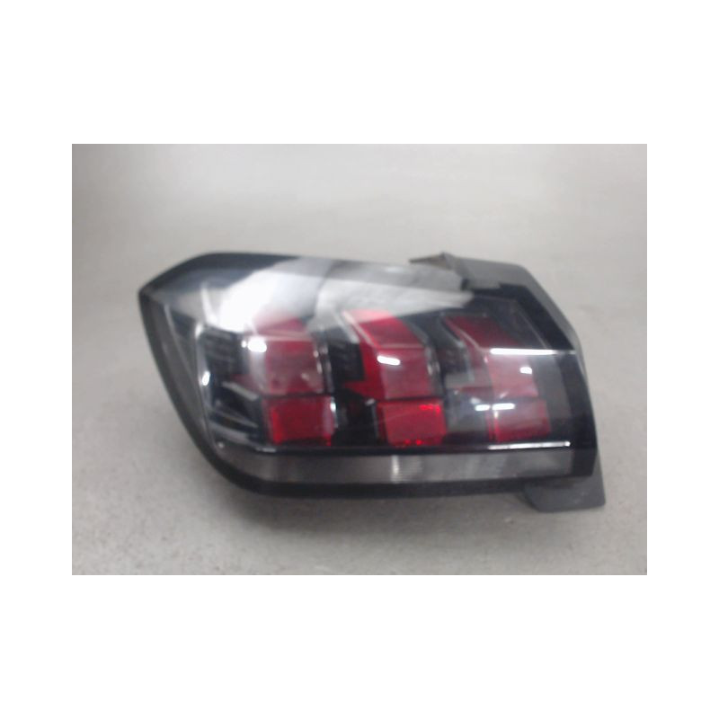 FEU ARRIERE GAUCHE  PEUGEOT 208