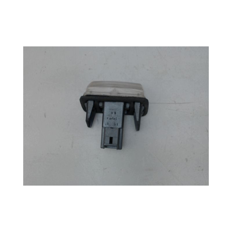 ECLAIREUR PLAQUE DE POLICE DROIT PEUGEOT 206