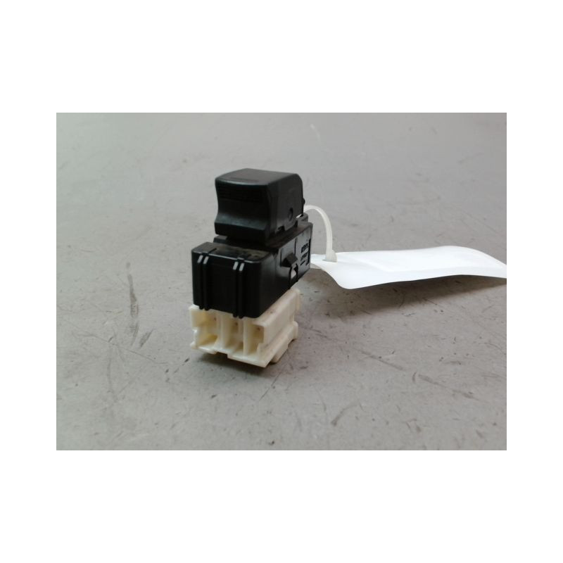 COMMANDE LEVE-GLACE PORTE AVD SUZUKI CELERIO