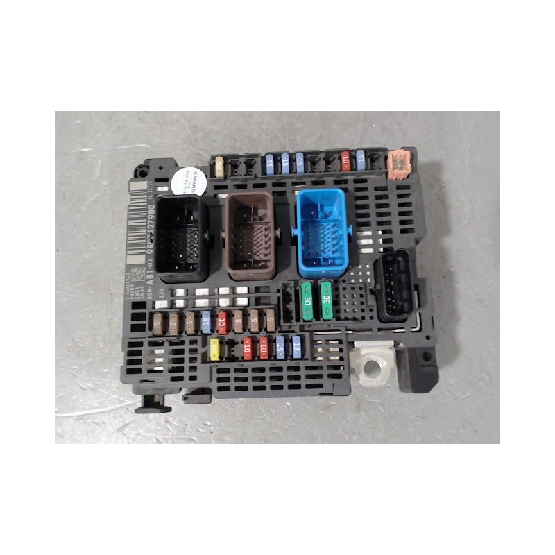 BOITE A FUSIBLES CITROEN C4