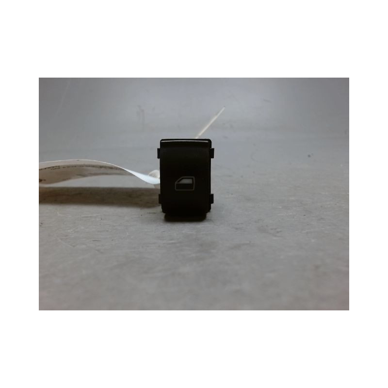 COMMANDE LEVE-GLACE PORTE AVD AUDI A3