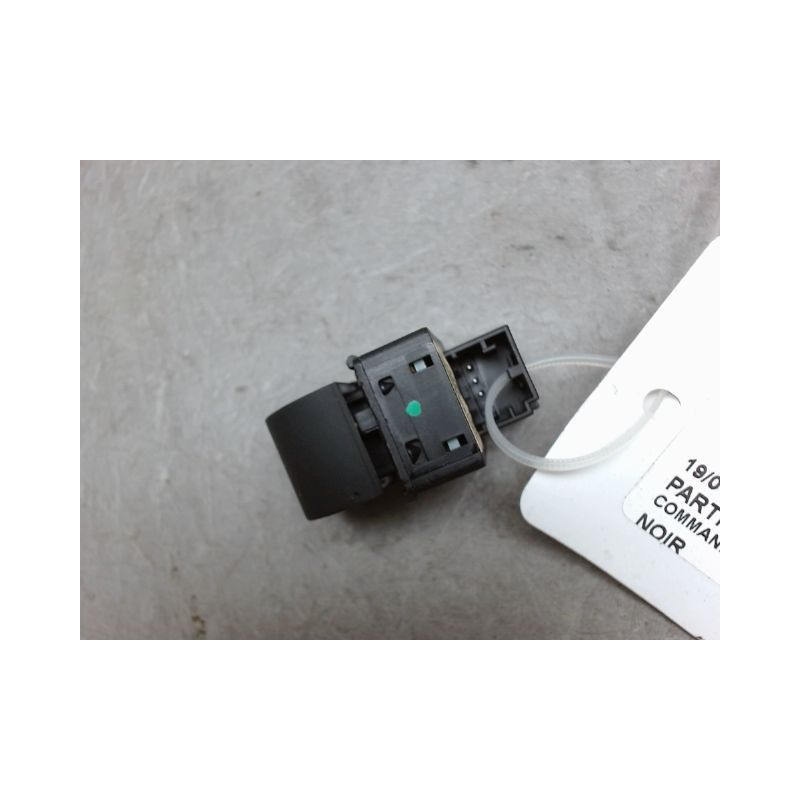COMMANDE LEVE-GLACE PORTE AVD AUDI A3