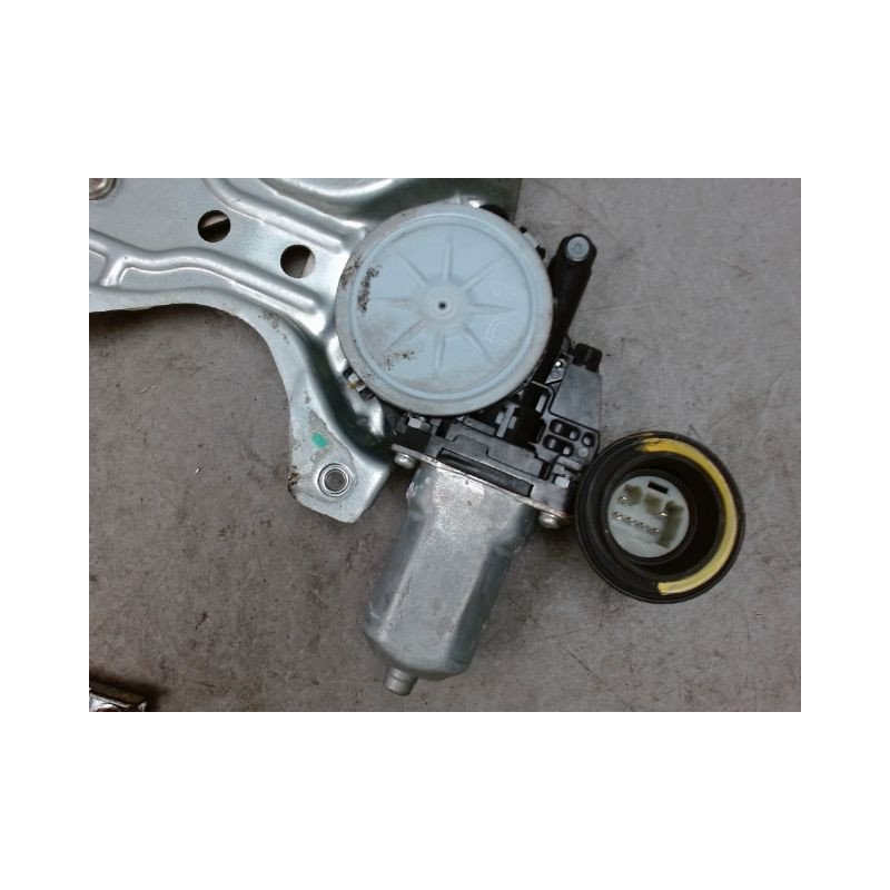 MECANISME+MOTEUR LEVE-GLACE AVANT DROIT DAIHATSU TREVIS