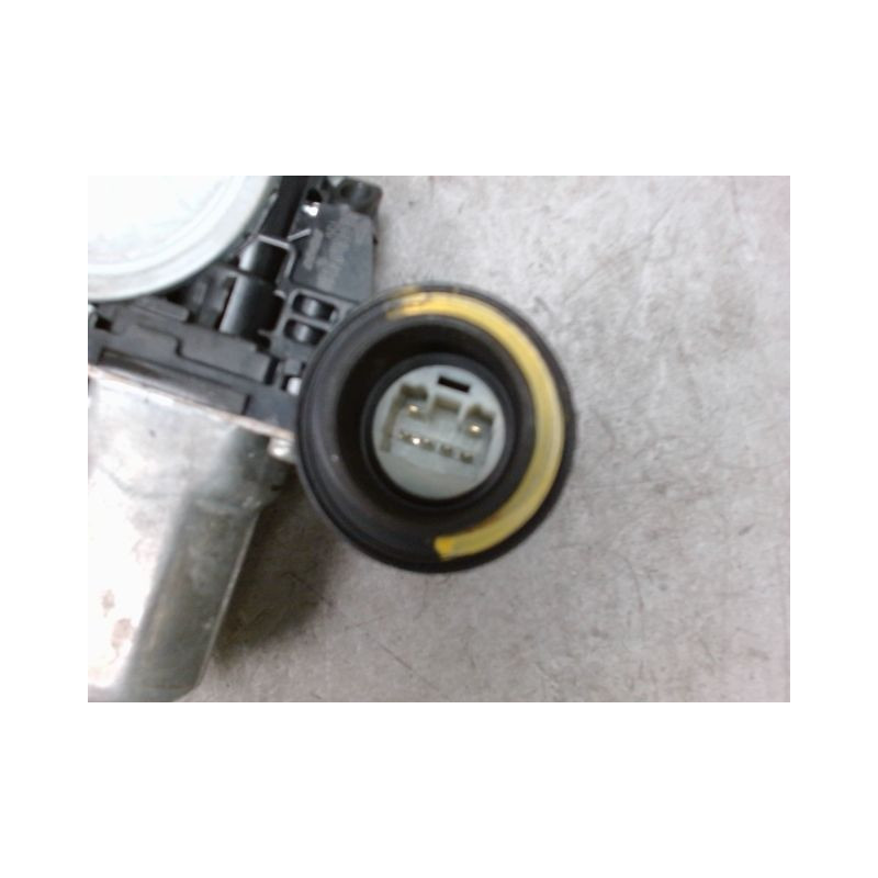 MECANISME+MOTEUR LEVE-GLACE AVANT DROIT DAIHATSU TREVIS