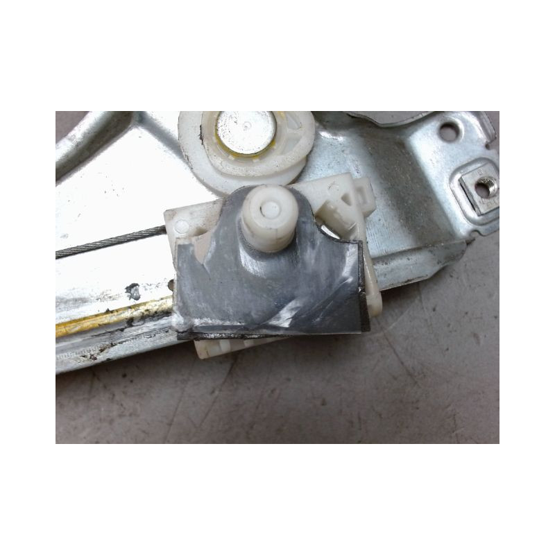 MECANISME+MOTEUR LEVE-GLACE AVANT GAUCHE RENAULT CLIO III 2009-