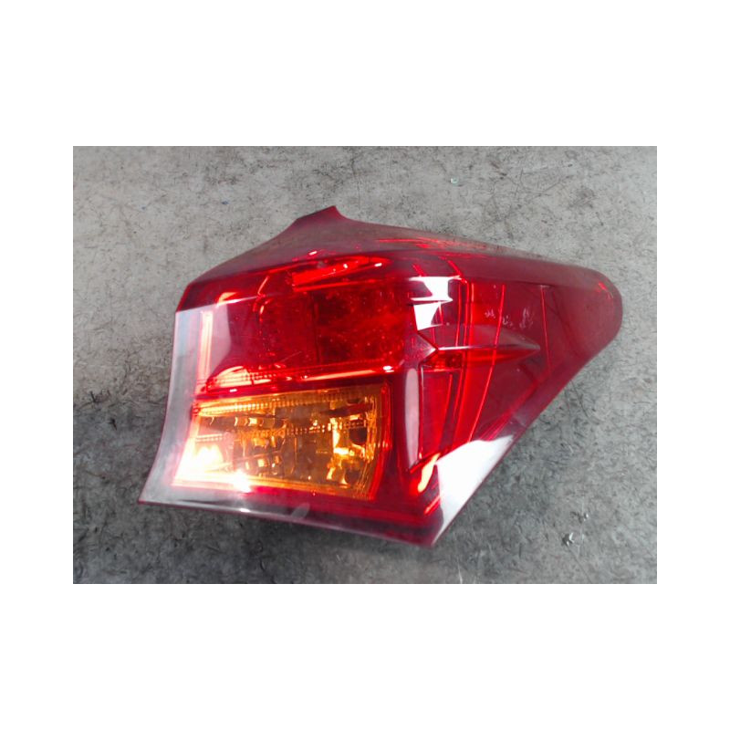 FEU ARRIERE DROIT TOYOTA AURIS 2010-