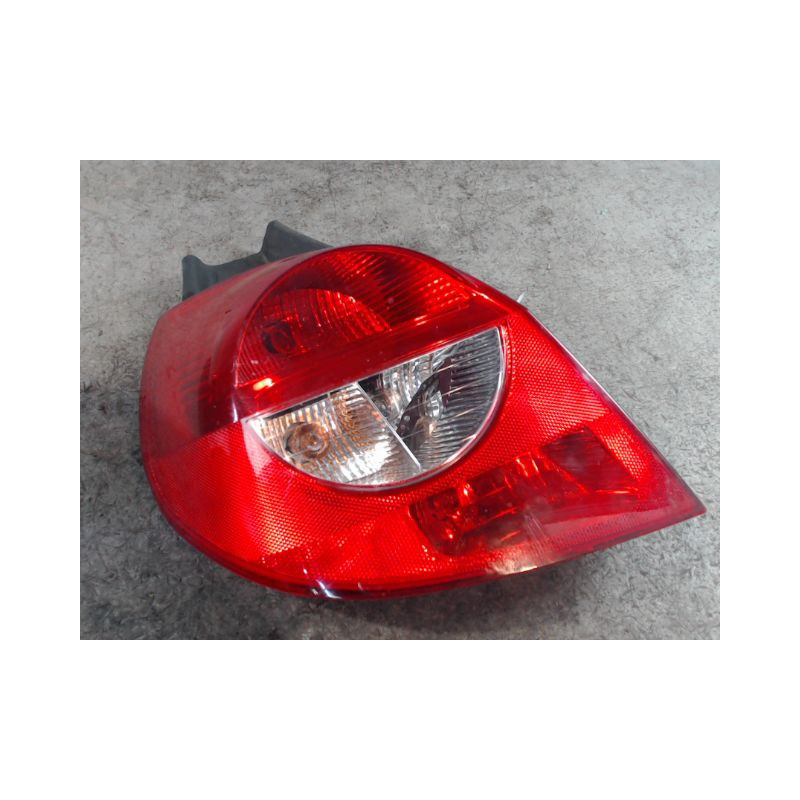 FEU ARRIERE GAUCHE  RENAULT CLIO