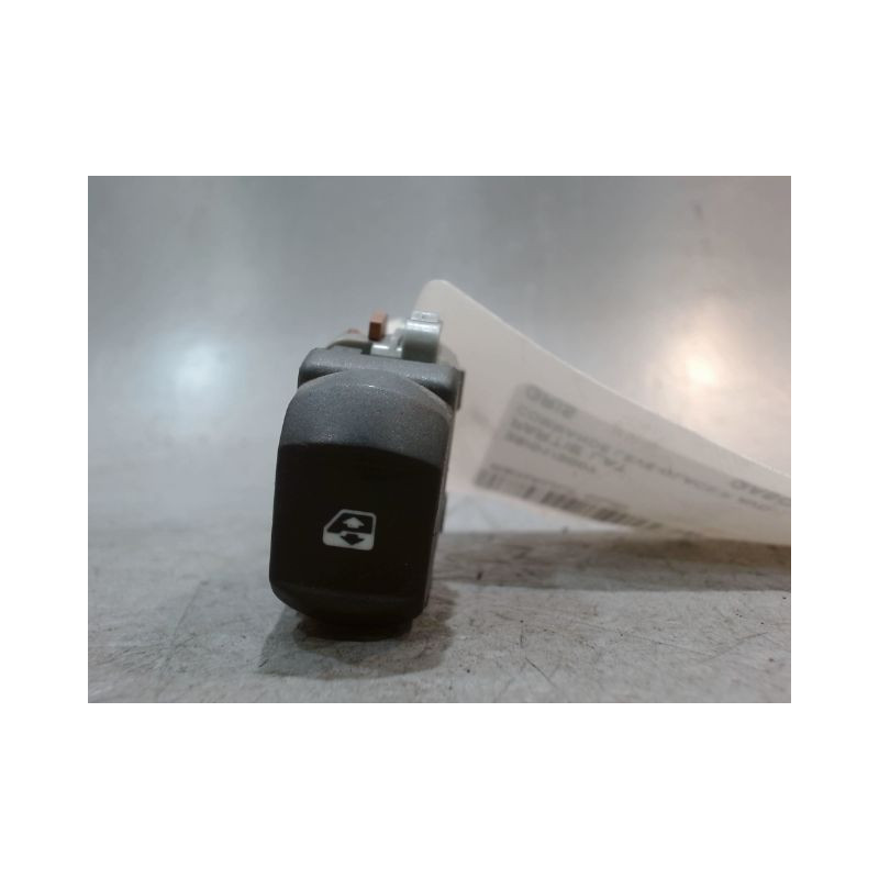 COMMANDE LEVE-GLACE PORTE AVD RENAULT CLIO