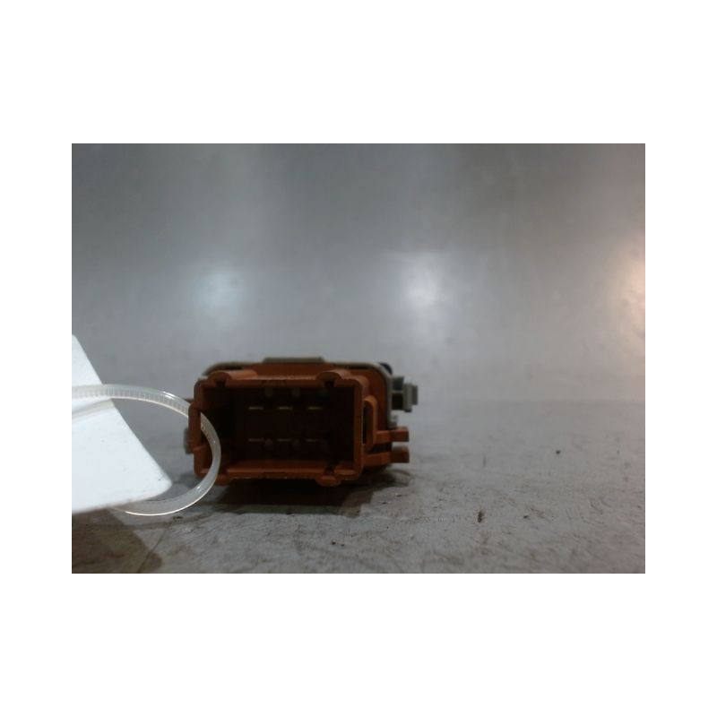 COMMANDE LEVE-GLACE PORTE AVD RENAULT CLIO