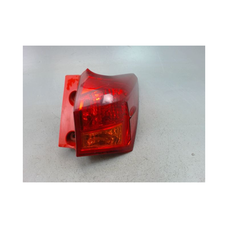 FEU ARRIERE DROIT TOYOTA AURIS 2010-
