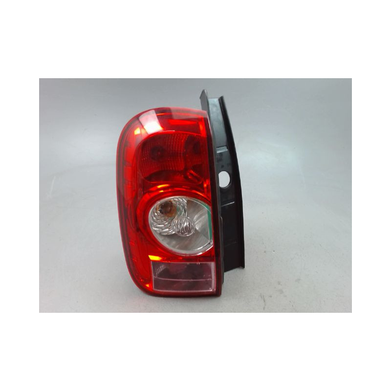 FEU ARRIERE GAUCHE  DACIA DUSTER BREAK Phase 1 2010-2013