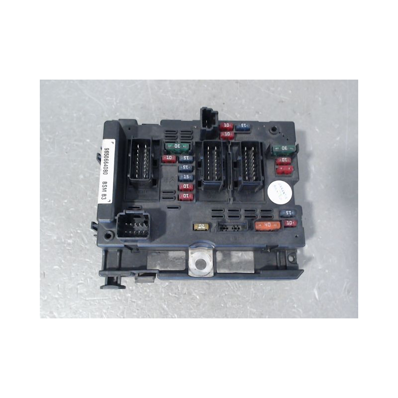 BOITE A FUSIBLES PEUGEOT 206