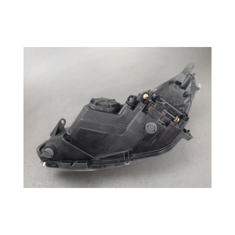 PHARE DROIT OPEL CORSA