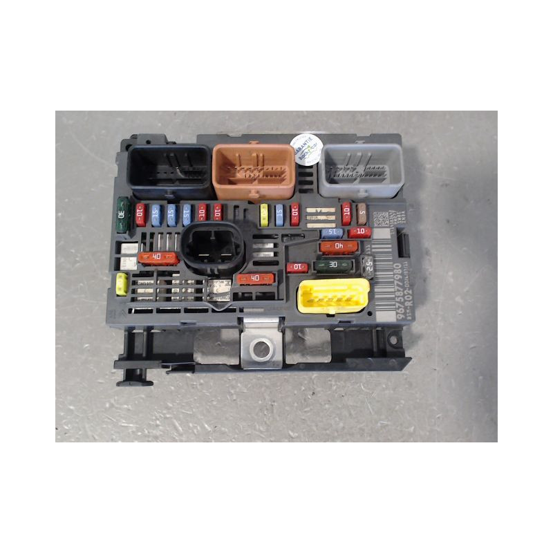 BOITE A FUSIBLES CITROEN C5