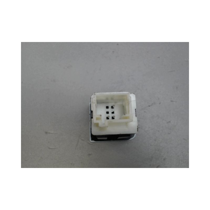 BOUTON DE WARNING CITROEN BERLINGO