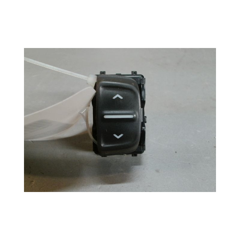 COMMANDE LEVE-GLACE PORTE AVG DACIA SANDERO