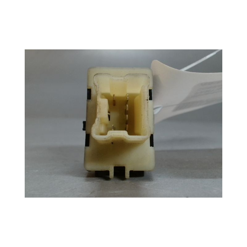 COMMANDE LEVE-GLACE PORTE AVG DACIA SANDERO