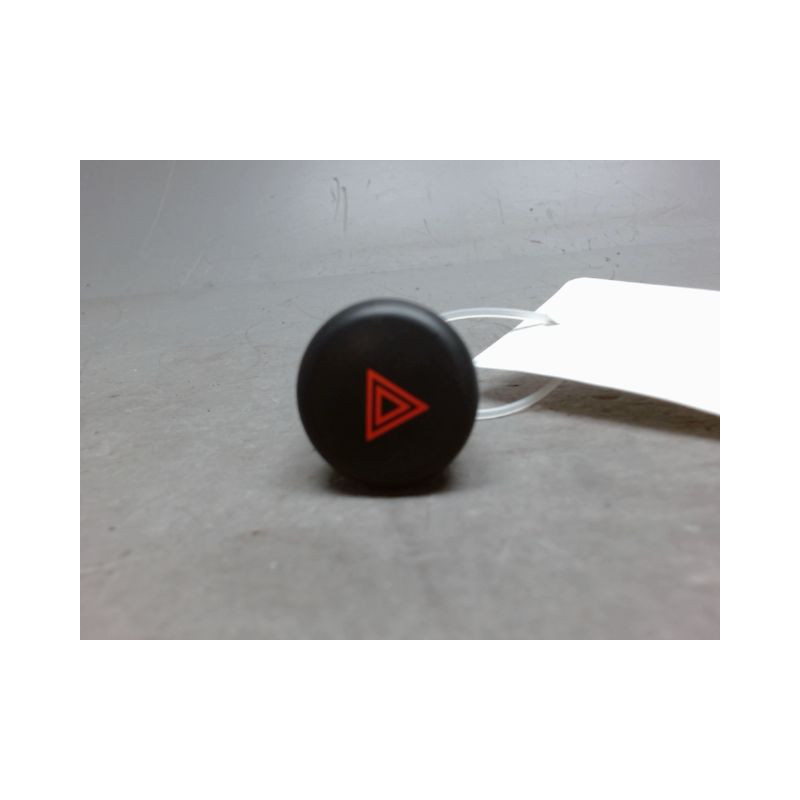 BOUTON DE WARNING NISSAN JUKE