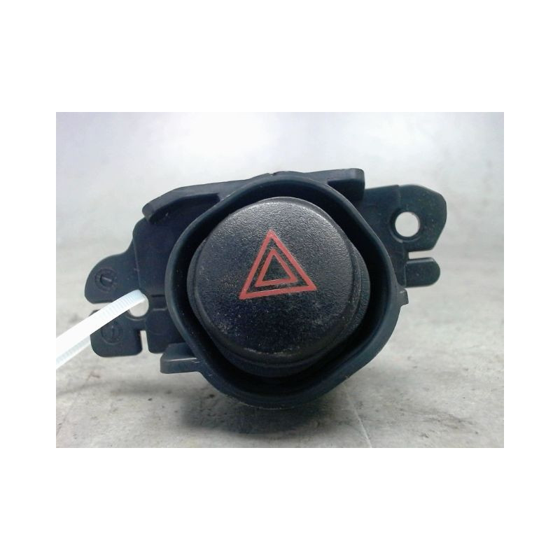 BOUTON DE WARNING NISSAN NV200