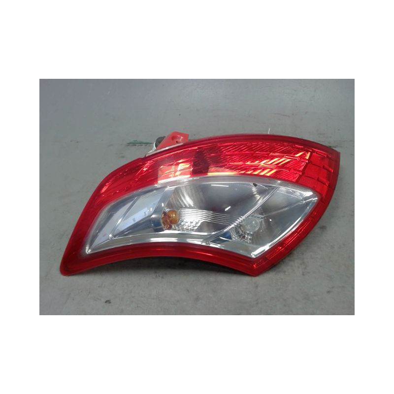 FEU ARRIERE GAUCHE  SUZUKI SWIFT 4 ESSENCE