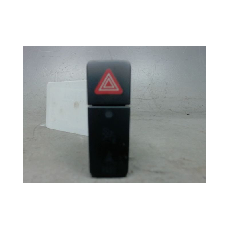 BOUTON DE WARNING SUZUKI SWIFT 4 ESSENCE