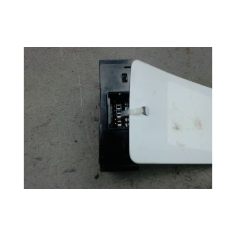 BOUTON DE WARNING SUZUKI SWIFT 4 ESSENCE
