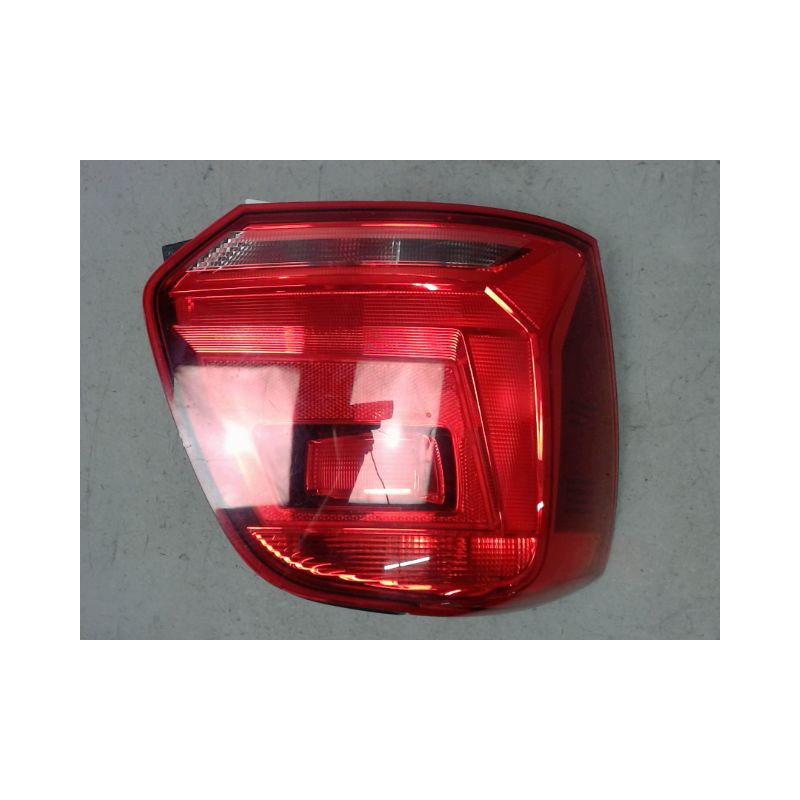 FEU ARRIERE GAUCHE  VOLKSWAGEN POLO 5 PHASE 2 1.4 TDI - 12V T