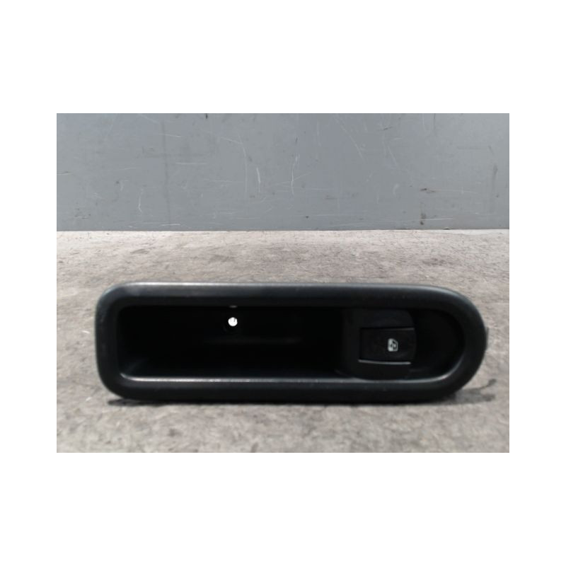 COMMANDE LEVE-GLACE PORTE AVD RENAULT CLIO